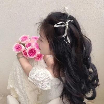 替嫁后，秦太太被迫靠演技苟活